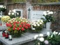 Groby na "wszystkich Świętych" 2004
